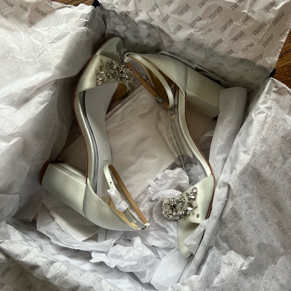 NEW Badgley Mischka Aqua Block Heels Size 8.5 - Picture 2 of 9